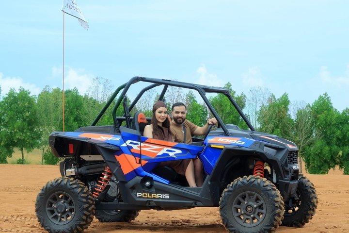 Buggy Polaris 1000CC 2 places avec balade à dos de chameau et ski sur sable