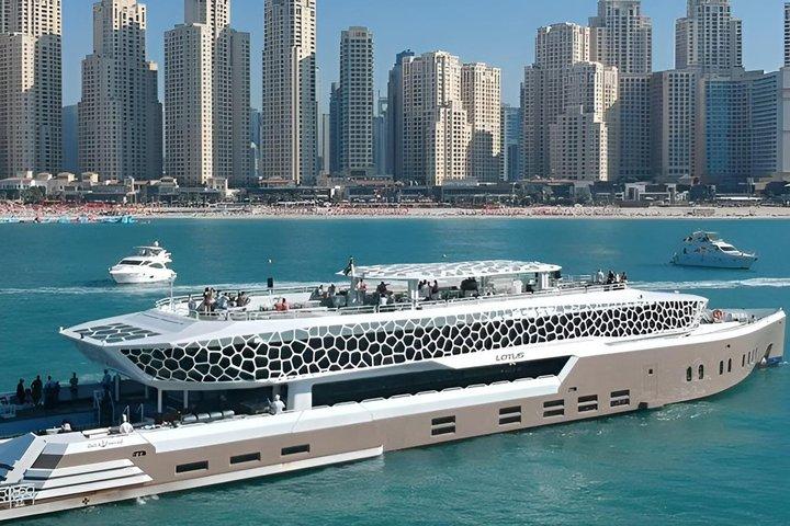 Croisière-dîner sur le Lotus Mega Yacht avec transferts privés