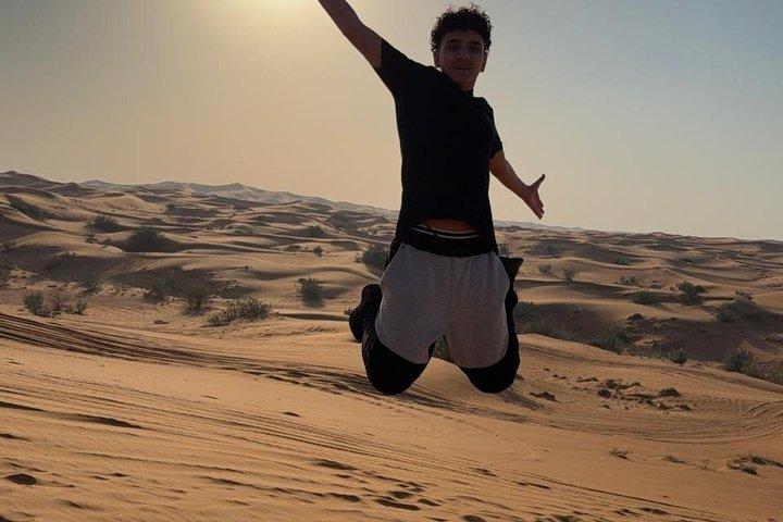 Conduite privée 4x4 dans les dunes, dune bashing, sandboarding et balade en chameau