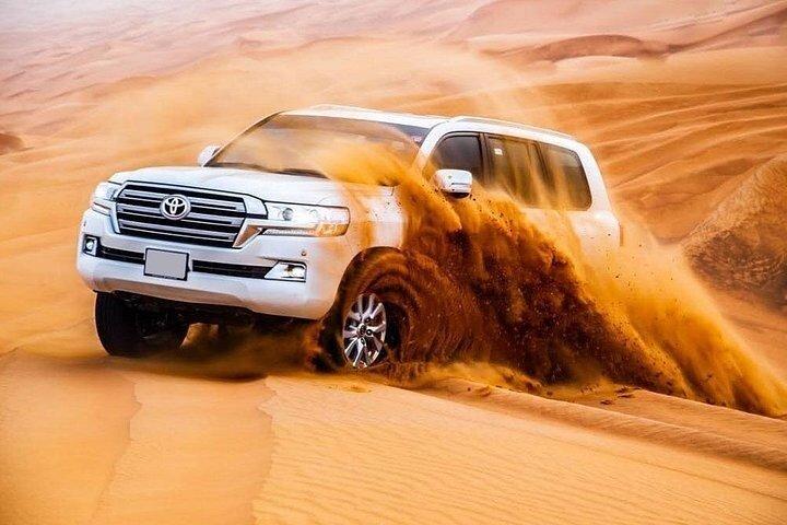Safari désert VIP à Dubaï avec quad, balade en chameau et dîner BBQ