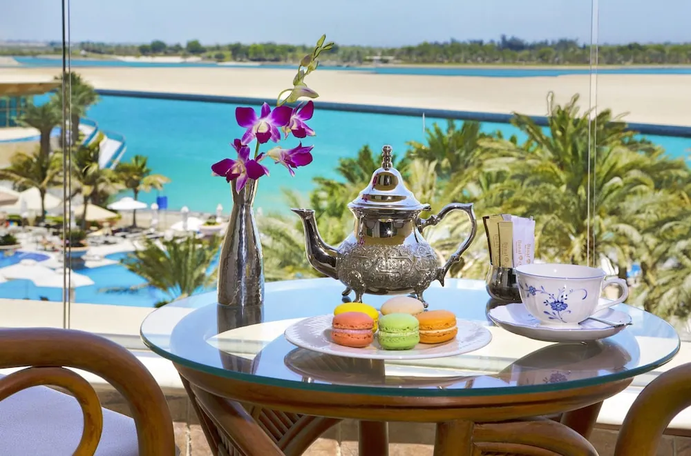 Al Raha Beach Hotel (photo Hotels.com)