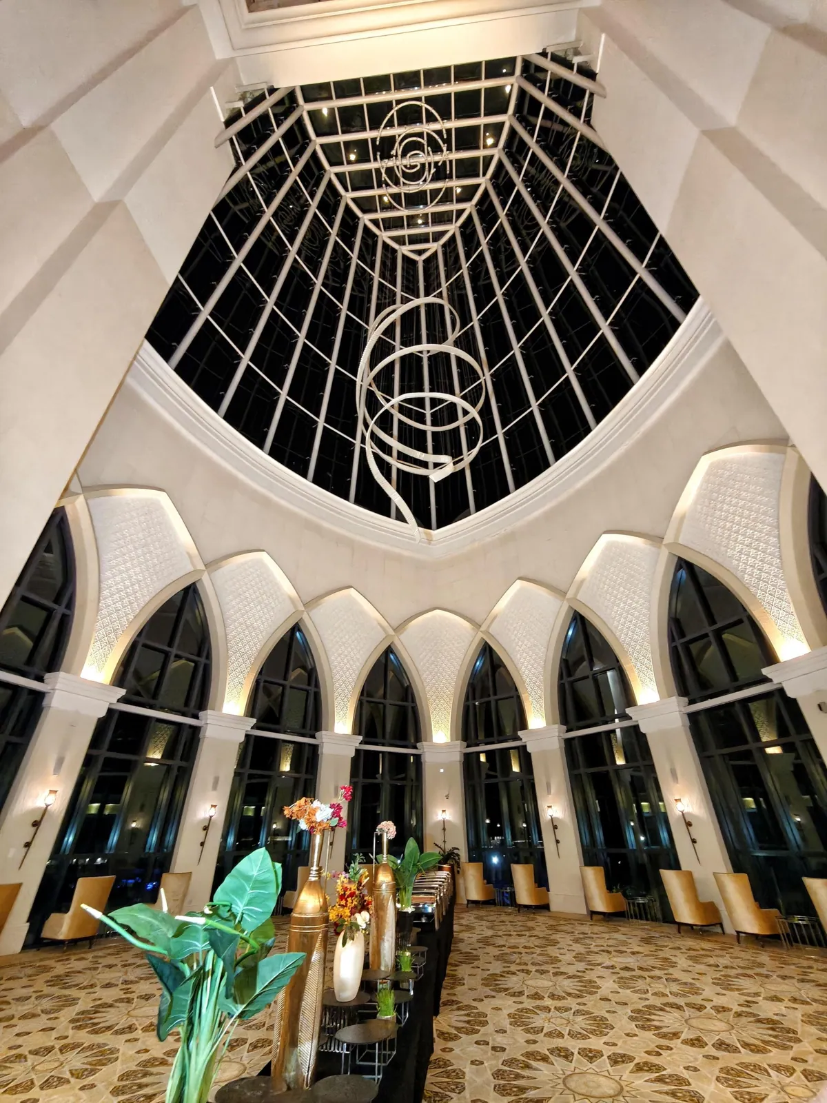 Vue depuis la rue, en direction de Bab al-Qasr (photo Mapillary)