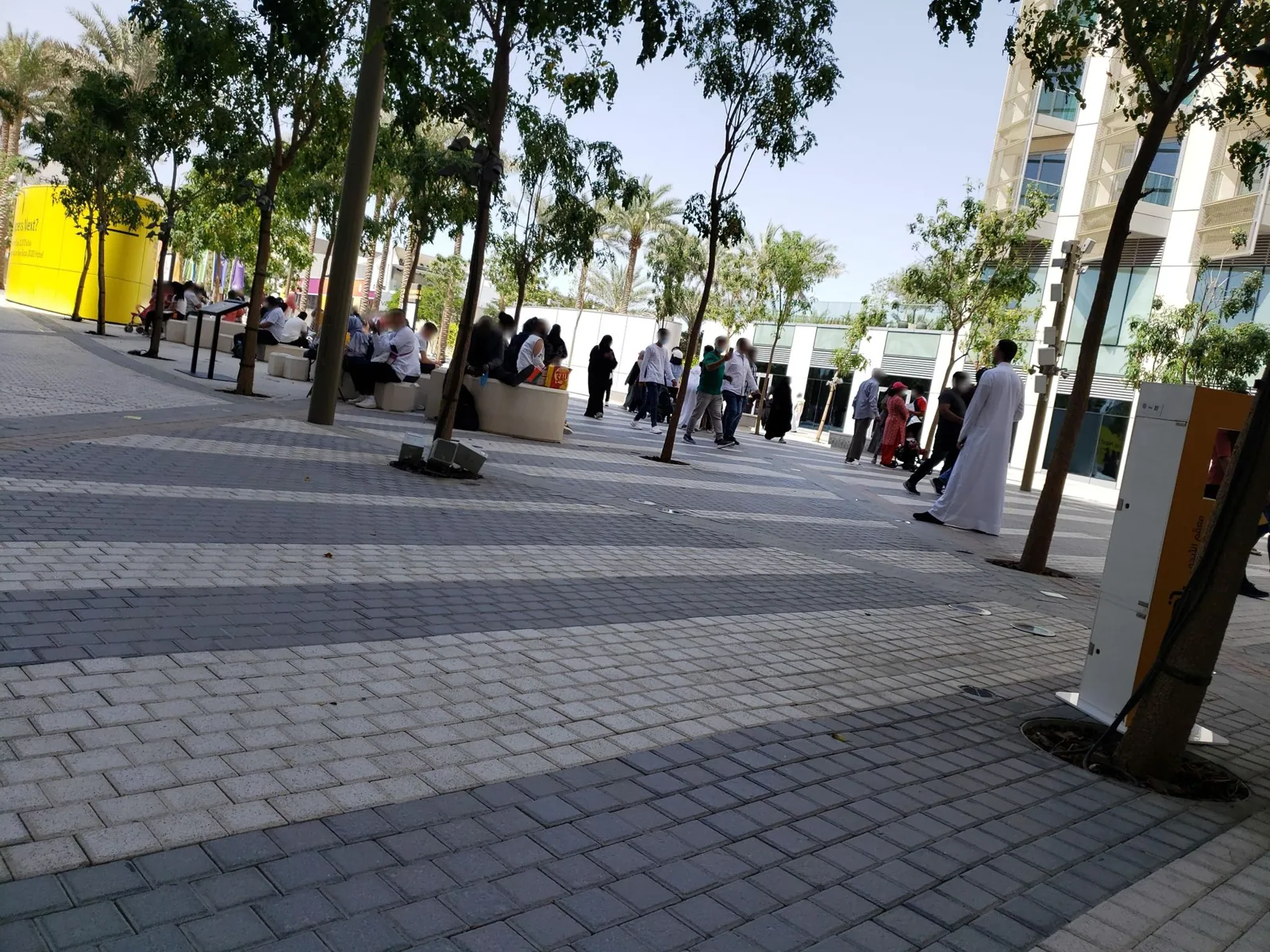 Vue depuis la rue, en direction de Cheval Maison - Expo City Dubai (photo Mapillary)