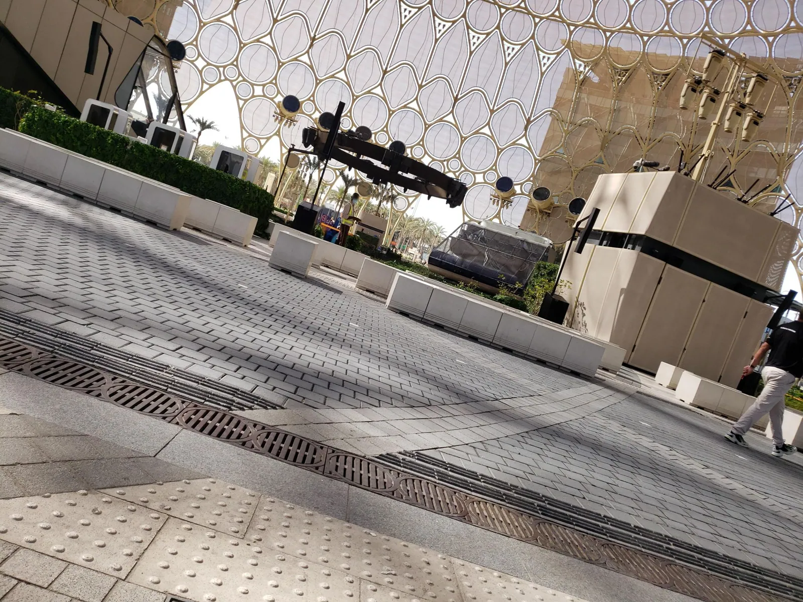 Vue depuis la rue, en direction de Cheval Maison - Expo City Dubai (photo Mapillary)