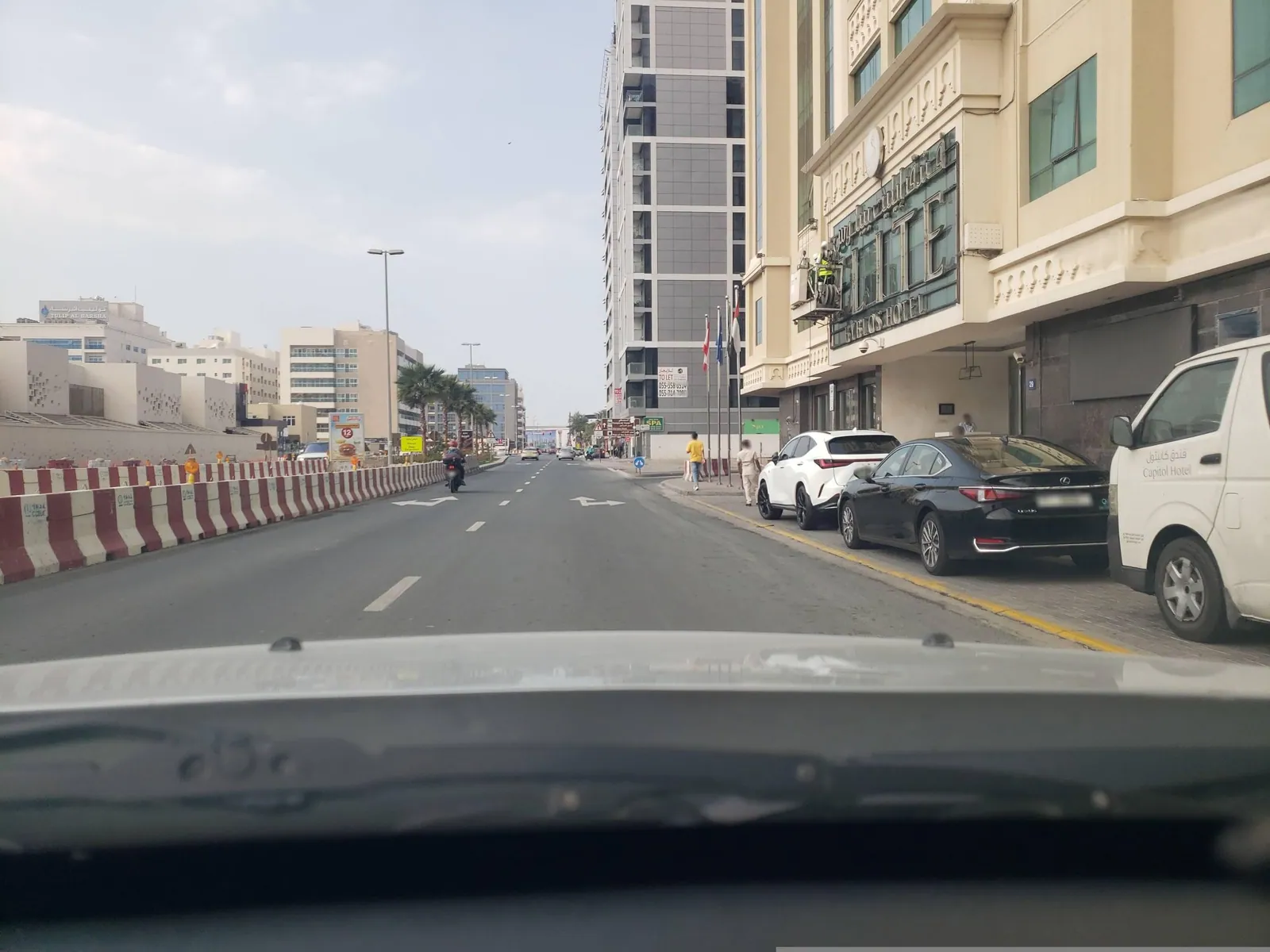 Vue depuis la rue, en direction de Elite Byblos Hotel (photo Mapillary)
