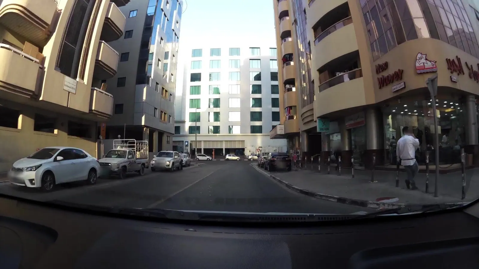 Vue depuis la rue, en direction de Grand Central Hotel (photo Mapillary)