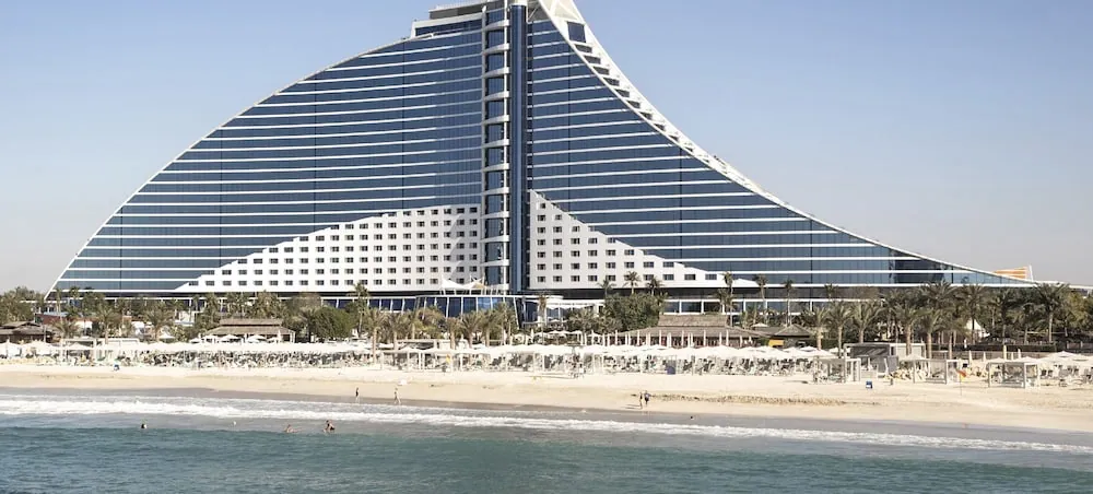 Jumeirah Beach Hotel (photo Hotels.com)