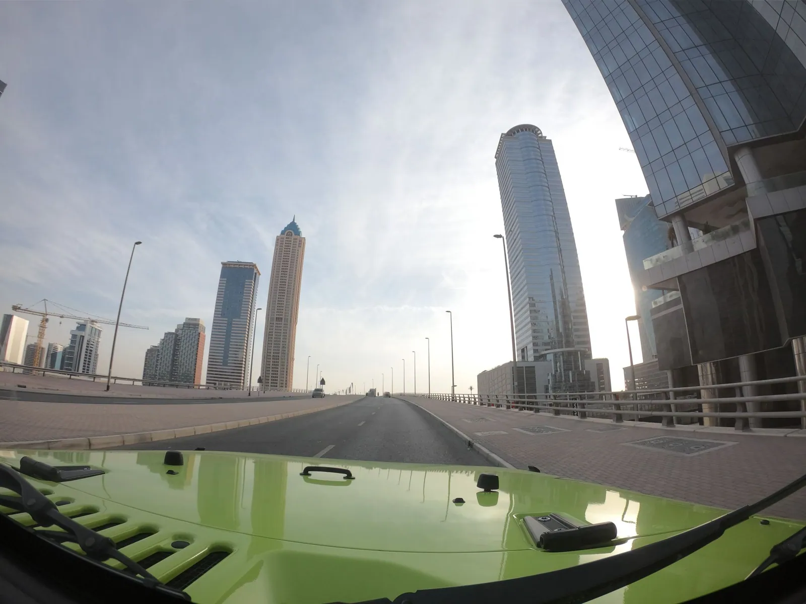 Vue depuis la rue, en direction de Park Regis Business Bay Hotel (photo Mapillary)