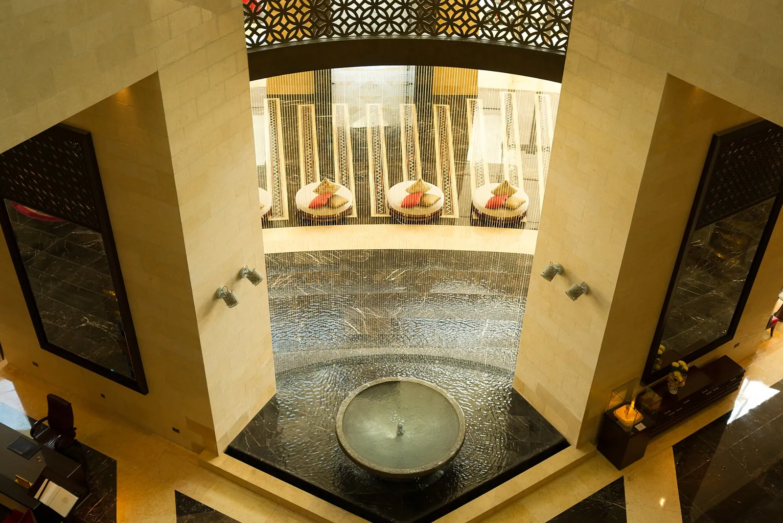 Raffles Dubai (photo Wikimedia Commons)