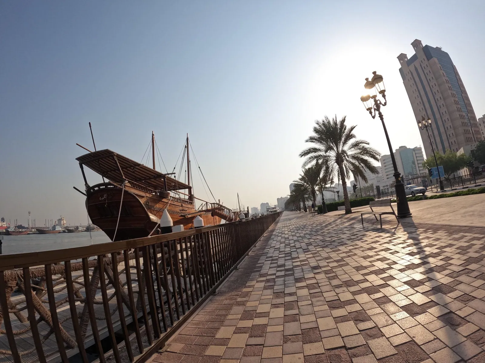 Vue depuis la rue, en direction de The Chedi Al Bait, Sharjah (photo Mapillary)