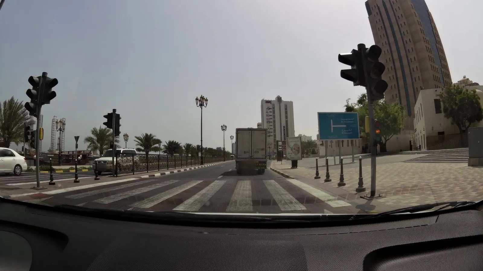 Vue depuis la rue, en direction de The Chedi Al Bait, Sharjah (photo Mapillary)