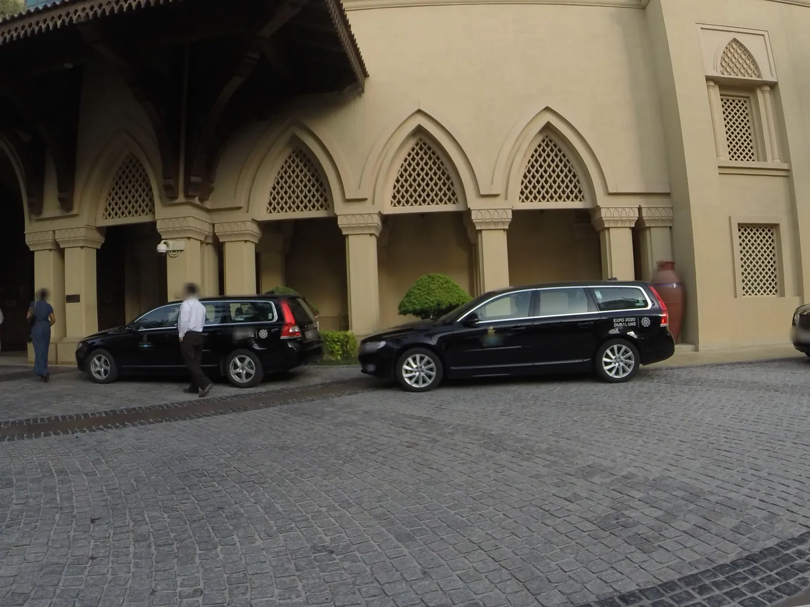 Vue depuis la rue, en direction de Palace Downtown (photo Mapillary)